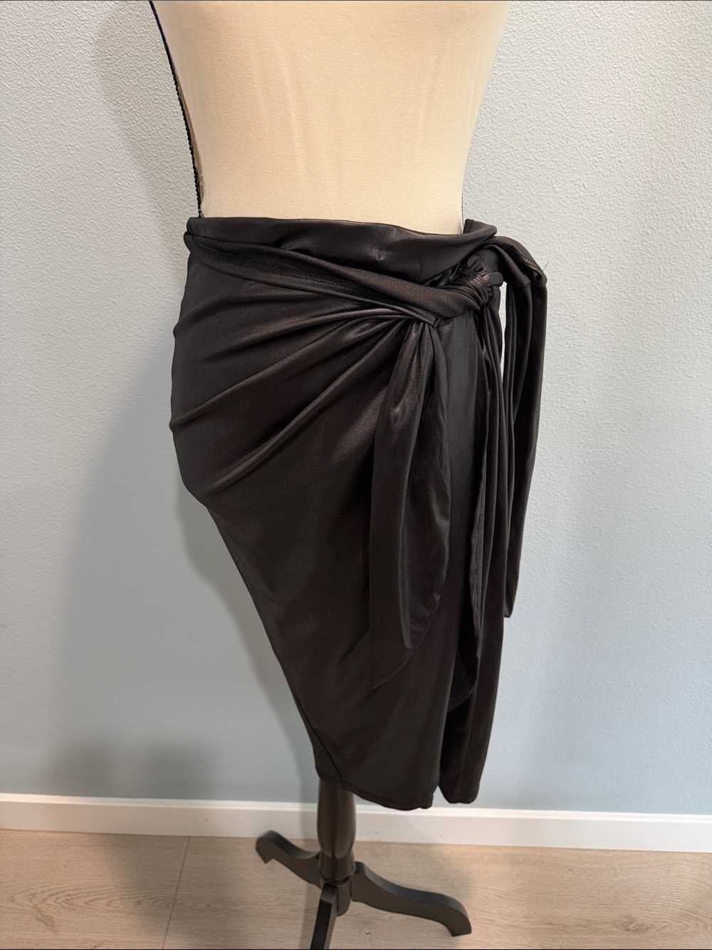 Blu Pepper Black Tie-Waist faux leather Midi Skirt